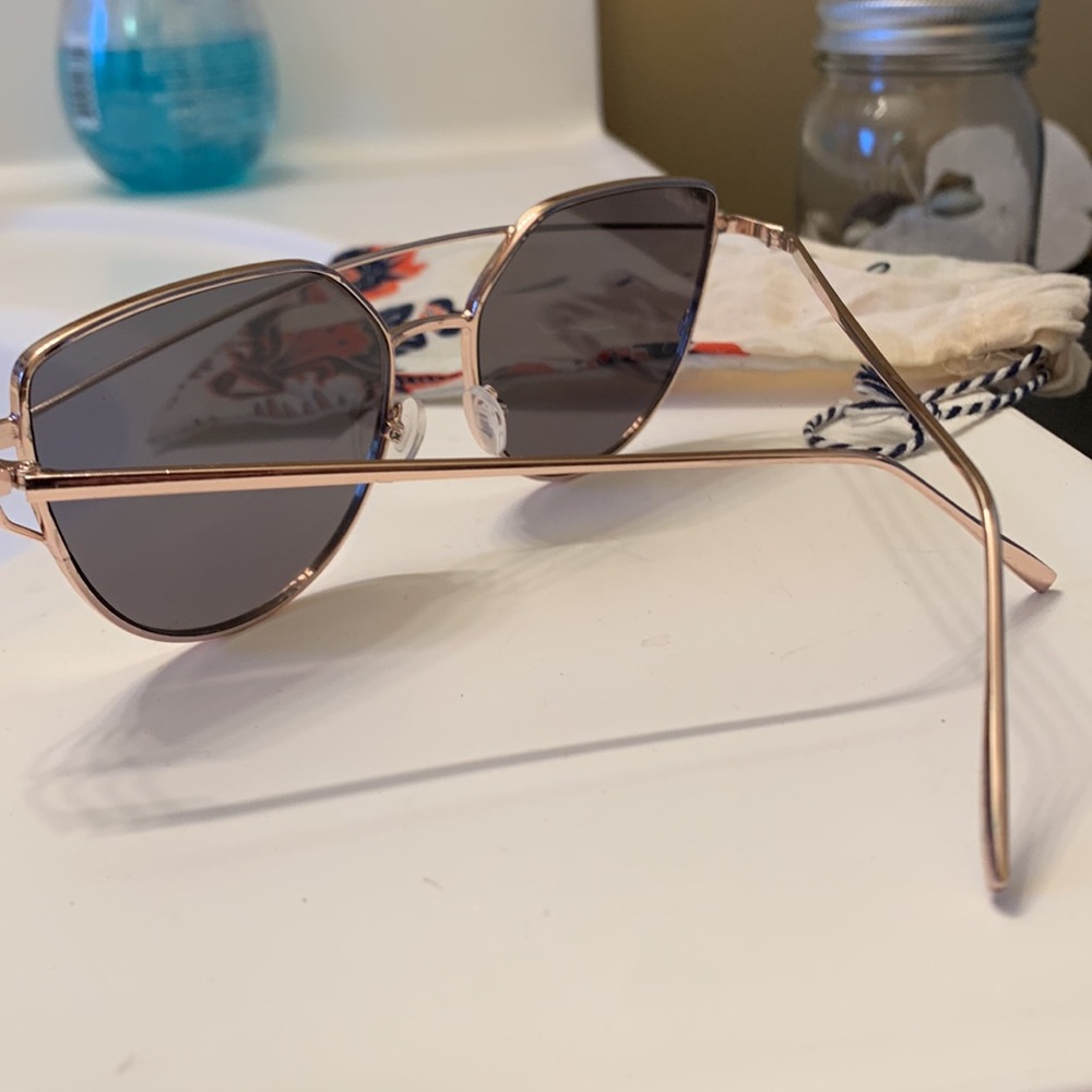 Free People sunglasses PRICE FIRM - Picture 3 of 6